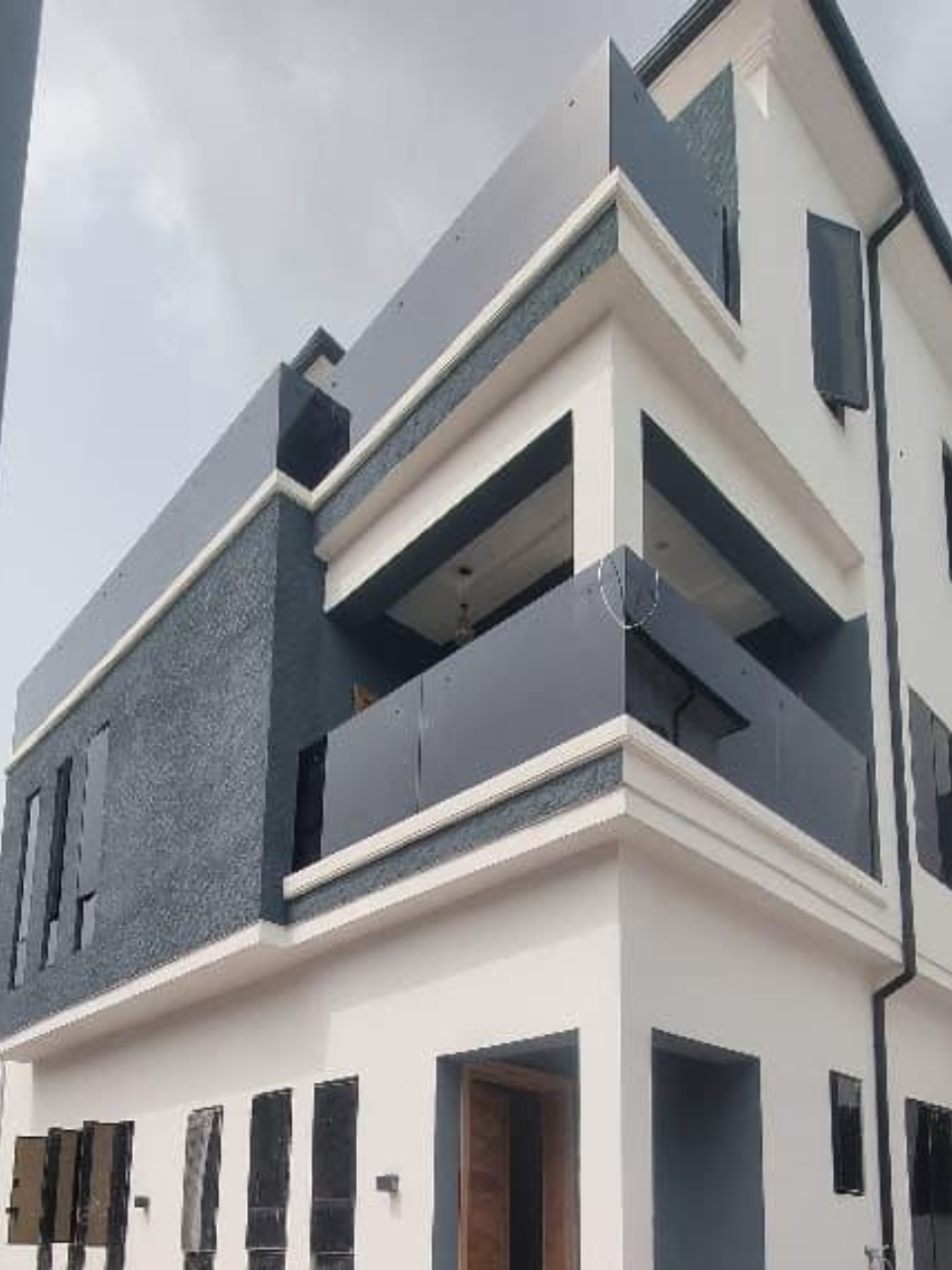 Magnificent 5 Bedroom Fully Detached Duplex