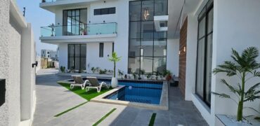 5 BEDROOM FULLY DETACHED DUPLEX NEAR CHEVRON.