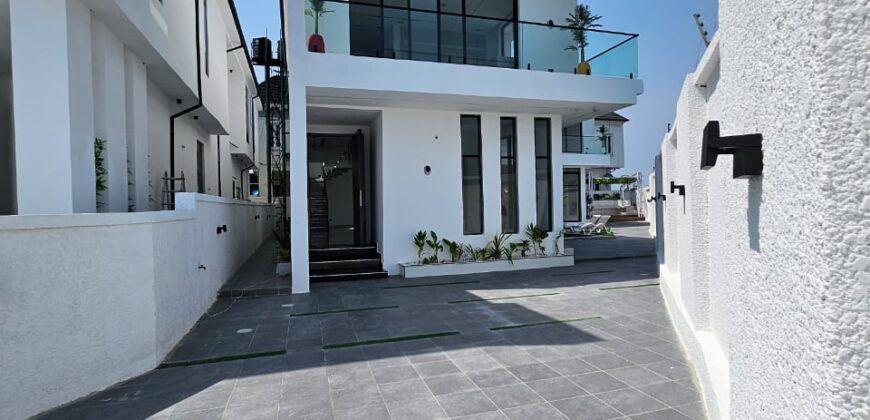 5 BEDROOM FULLY DETACHED DUPLEX NEAR CHEVRON.