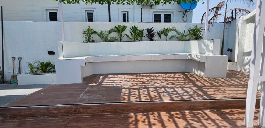 5 BEDROOM FULLY DETACHED DUPLEX NEAR CHEVRON.