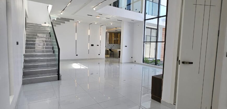 5 BEDROOM FULLY DETACHED DUPLEX NEAR CHEVRON.