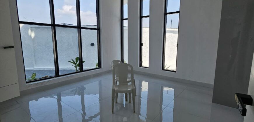 5 BEDROOM FULLY DETACHED DUPLEX NEAR CHEVRON.