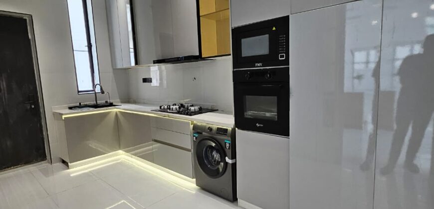 5 BEDROOM FULLY DETACHED DUPLEX NEAR CHEVRON.