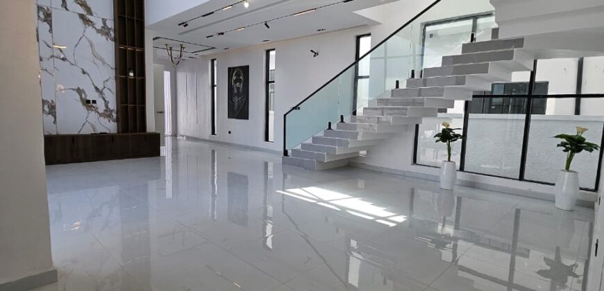 5 BEDROOM FULLY DETACHED DUPLEX NEAR CHEVRON.