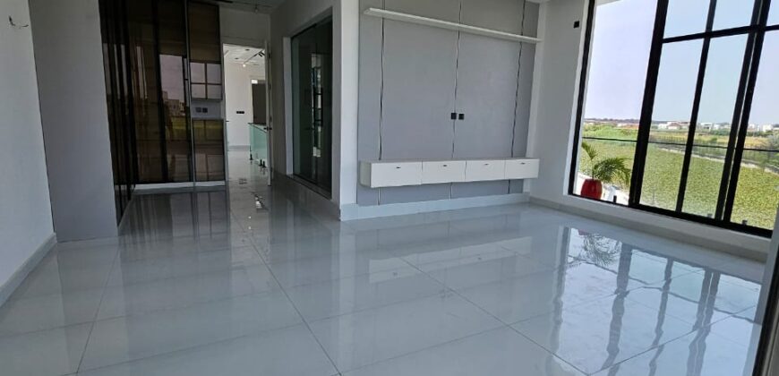 5 BEDROOM FULLY DETACHED DUPLEX NEAR CHEVRON.