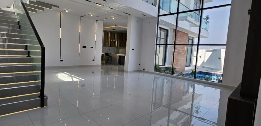 5 BEDROOM FULLY DETACHED DUPLEX NEAR CHEVRON.