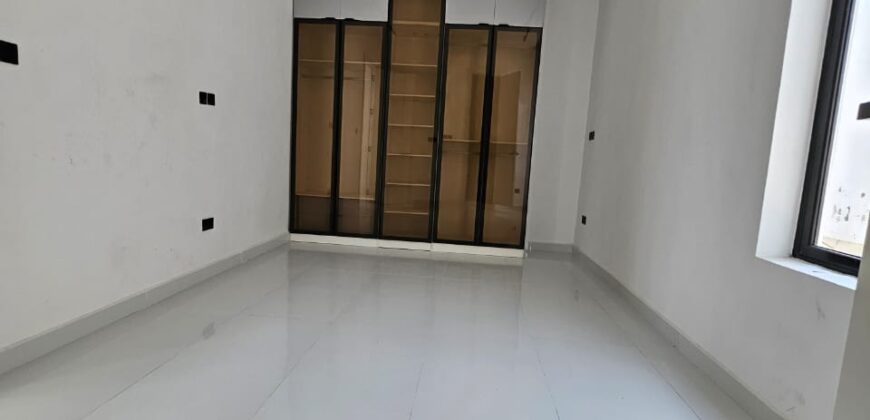 5 BEDROOM FULLY DETACHED DUPLEX NEAR CHEVRON.