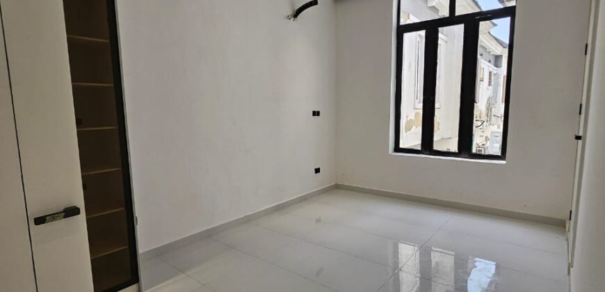 5 BEDROOM FULLY DETACHED DUPLEX NEAR CHEVRON.