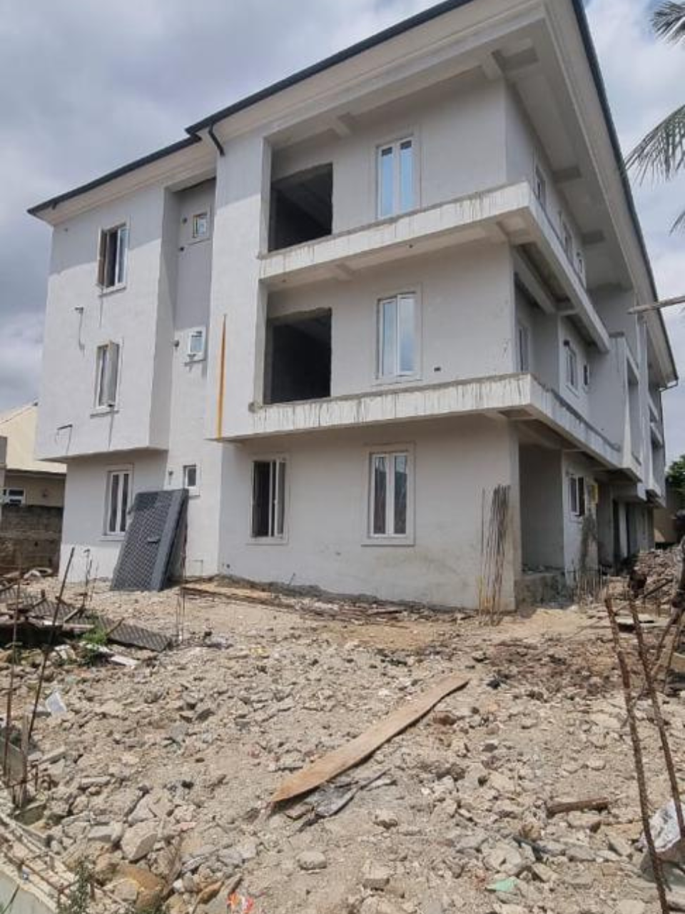 Sharp Newly Built 3 Bedrooms